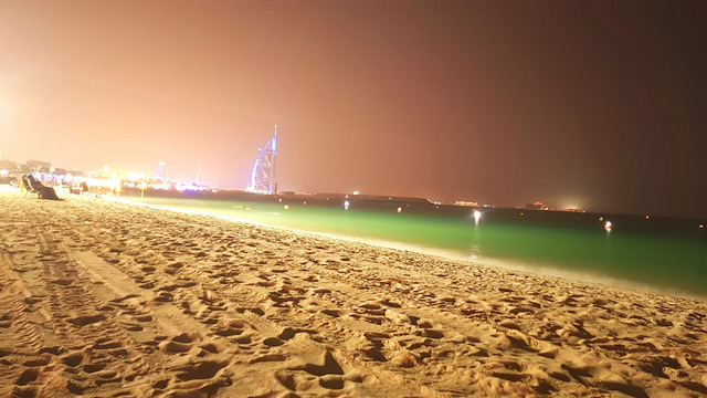 شاطئ أم سقيم دبي
