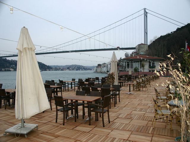 مطعم على البحر في اسطنبول