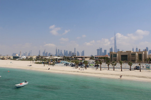 شاطئ جميرا المفتوح في دبي